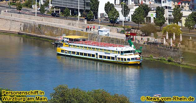 Personenschiff auf dem Main bei Wrzburg